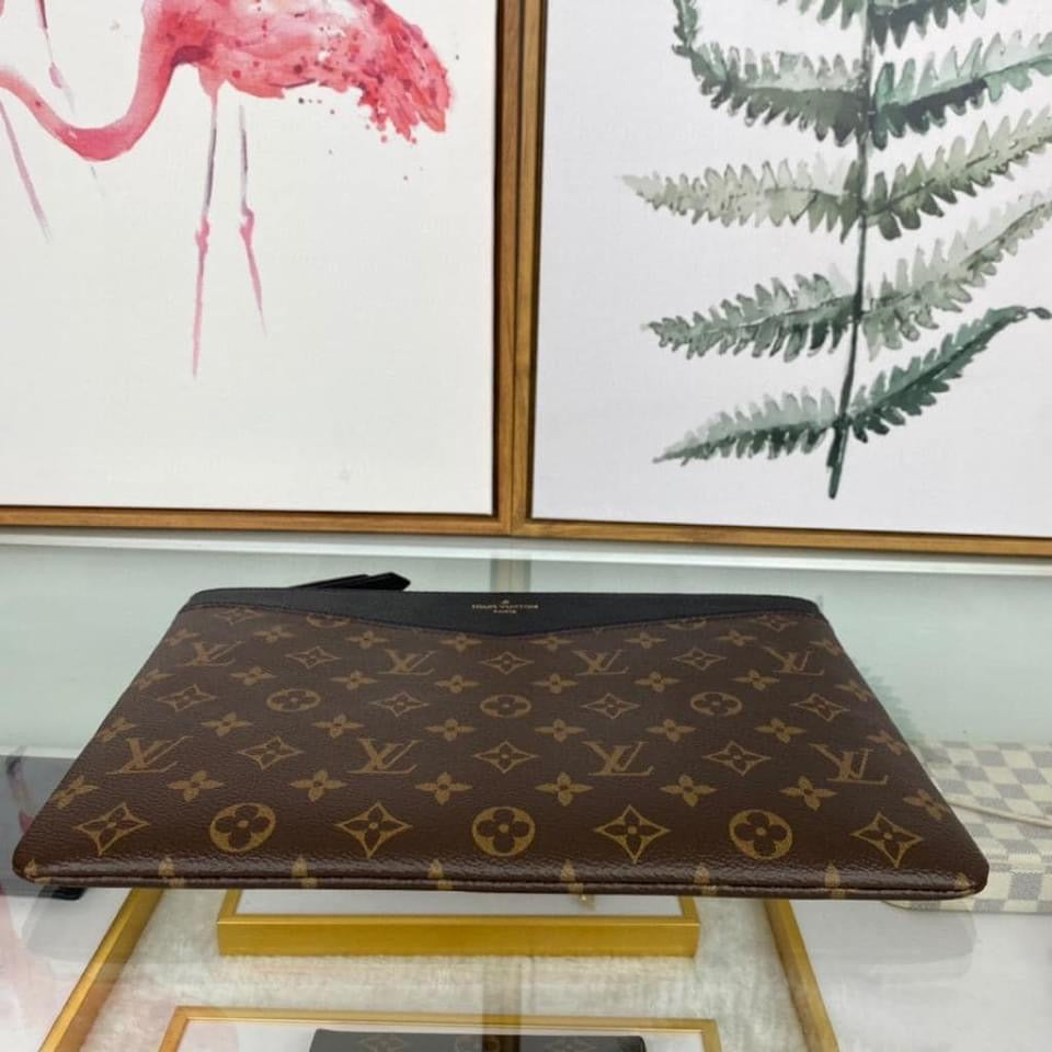 Louis Vuitton Daily Pouch