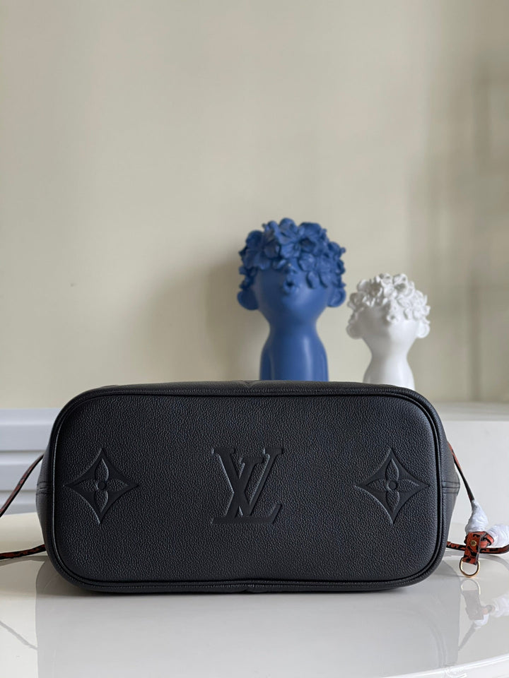 Louis Vuitton Neverfull MM Bag