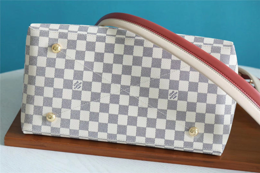 Louis Vuitton Beaubourg Hobo MM Bag