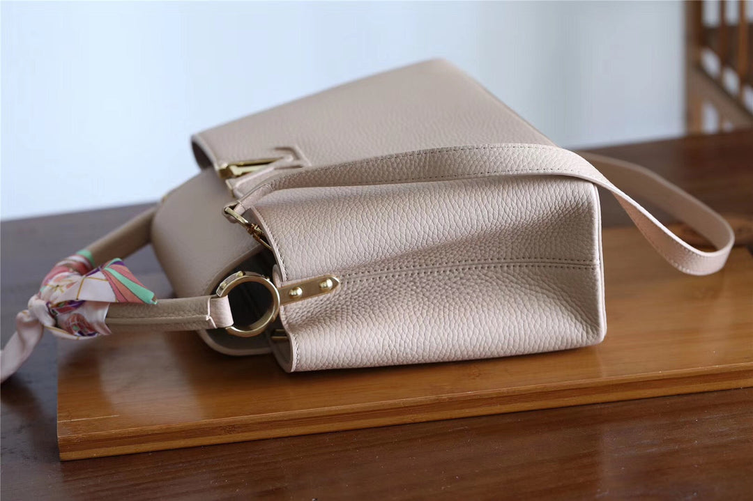 Louis Vuitton Capucines MM Bag