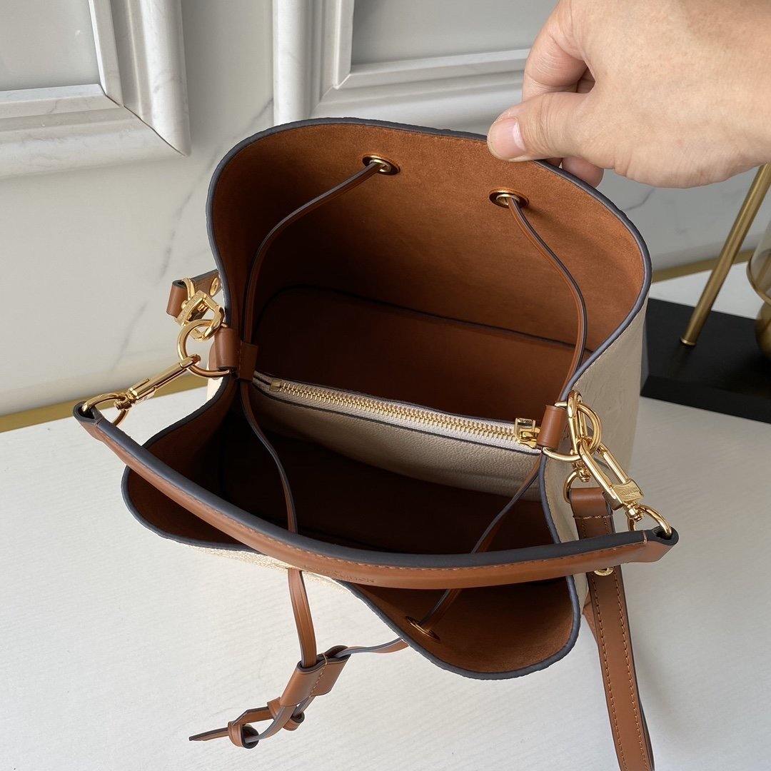 Louis Vuitton NeoNoe MM Bag