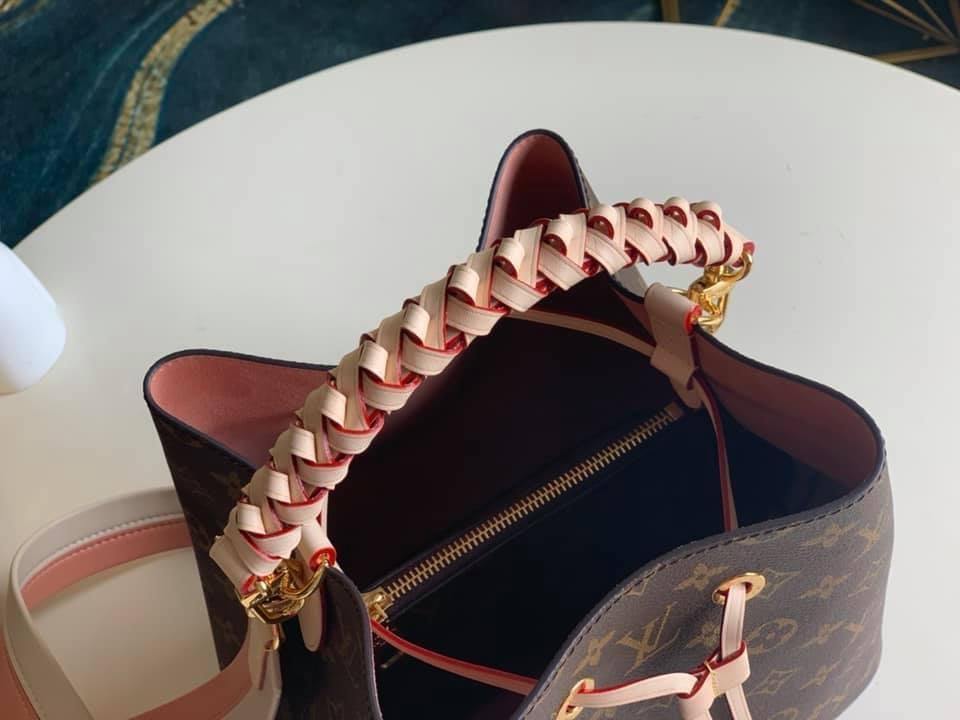 Louis Vuitton NeoNoe MM Bag