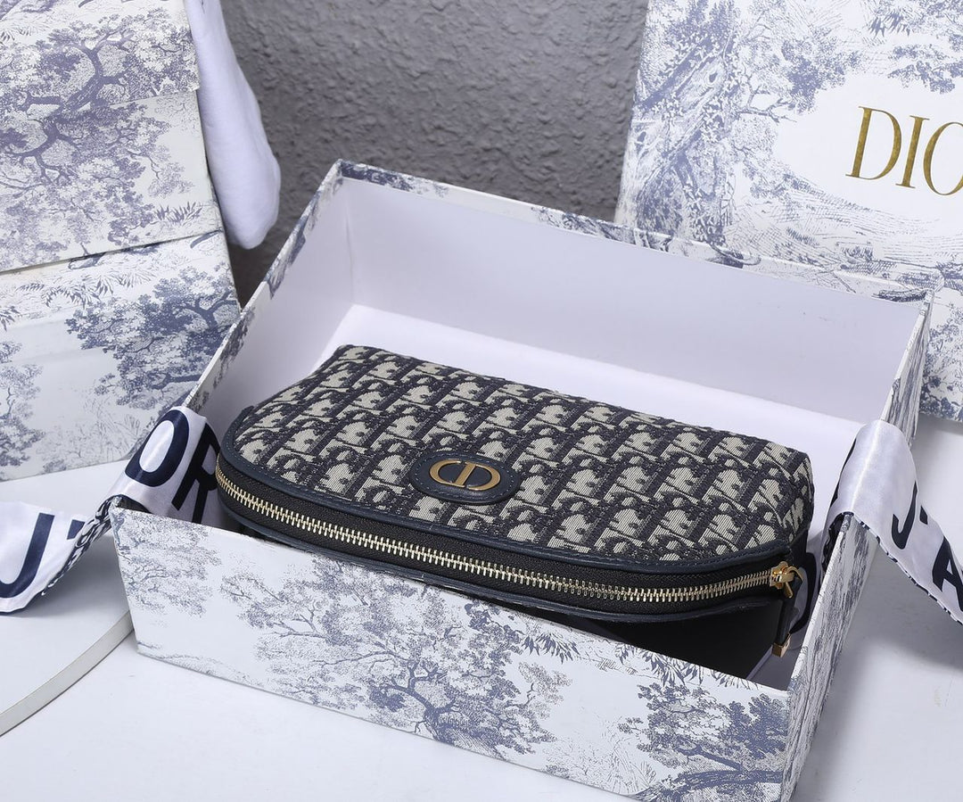 Christian Dior 30 Montaigne Beauty Pouch