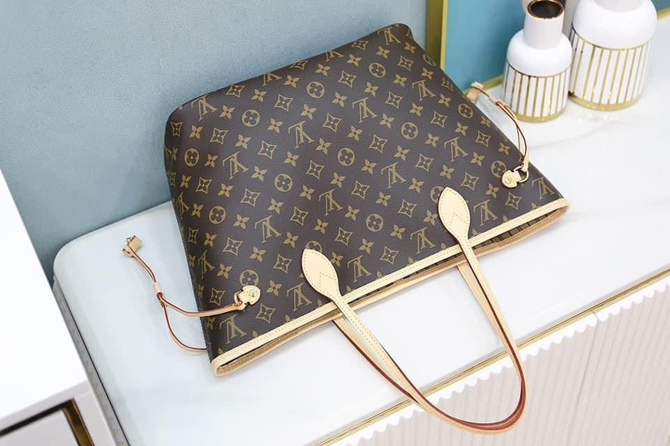 Louis Vuitton Neverfull MM Tote Bag