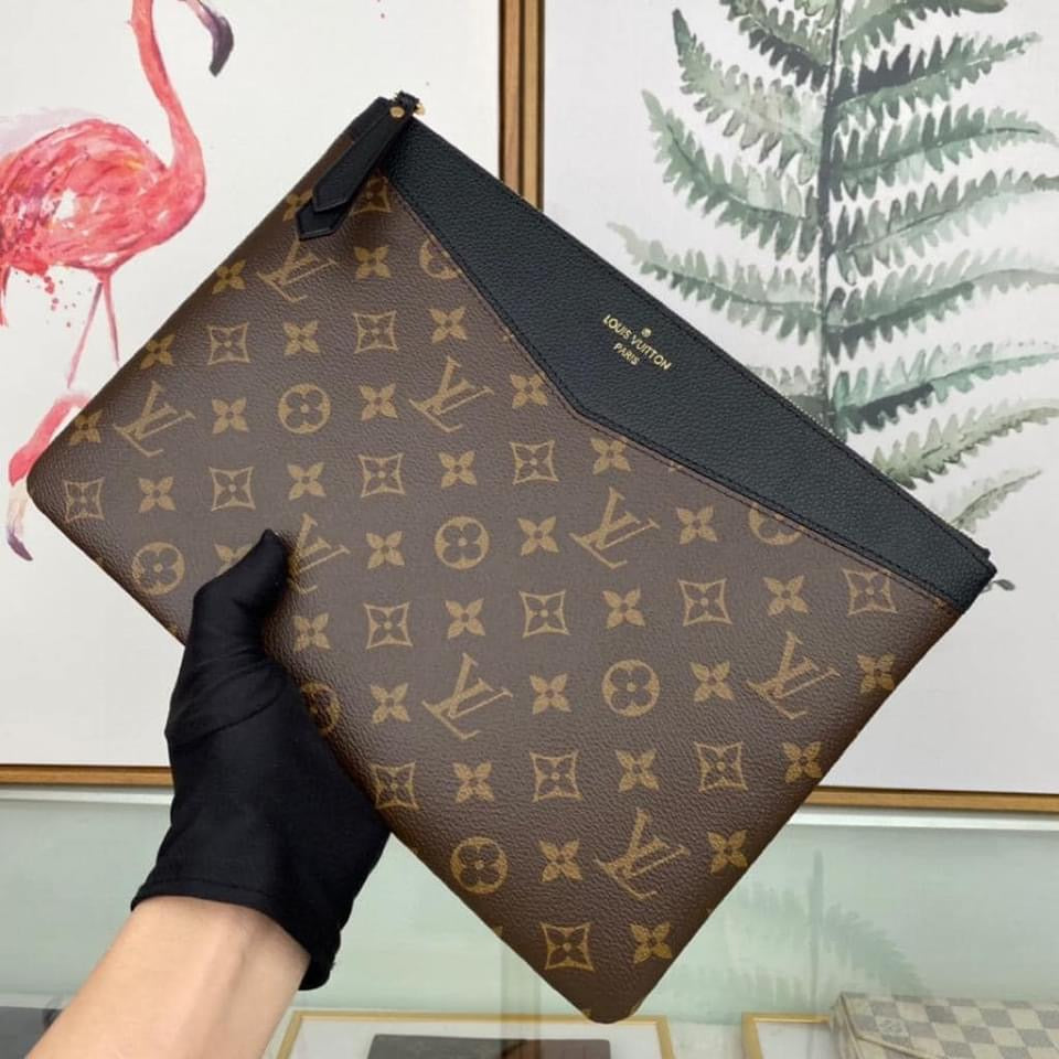 Louis Vuitton Daily Pouch