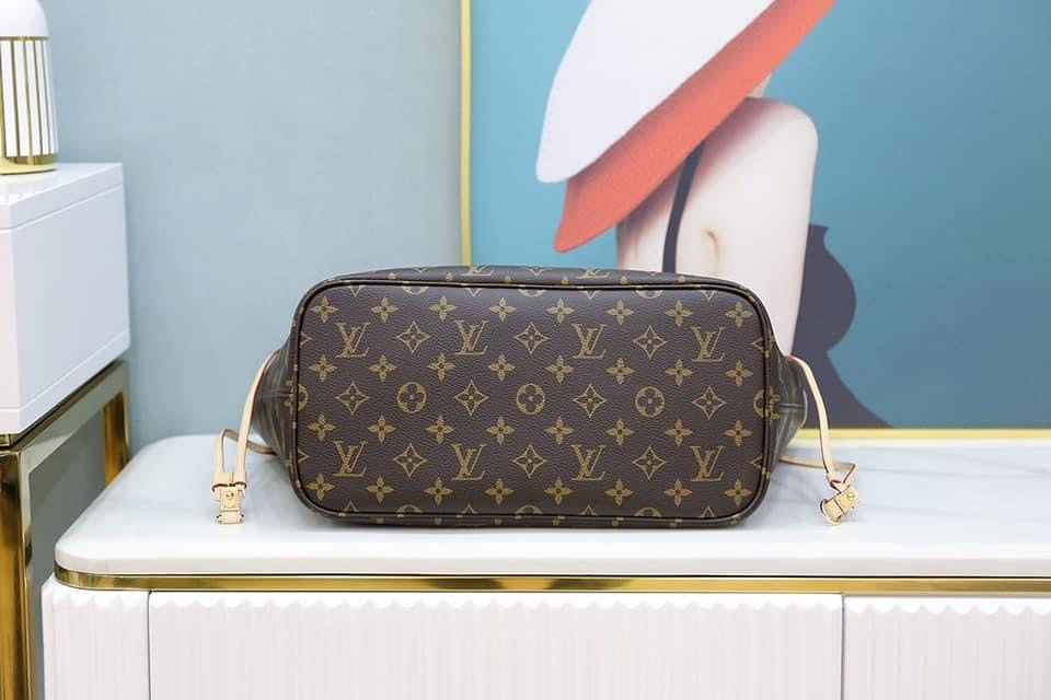 Louis Vuitton Neverfull MM Tote Bag