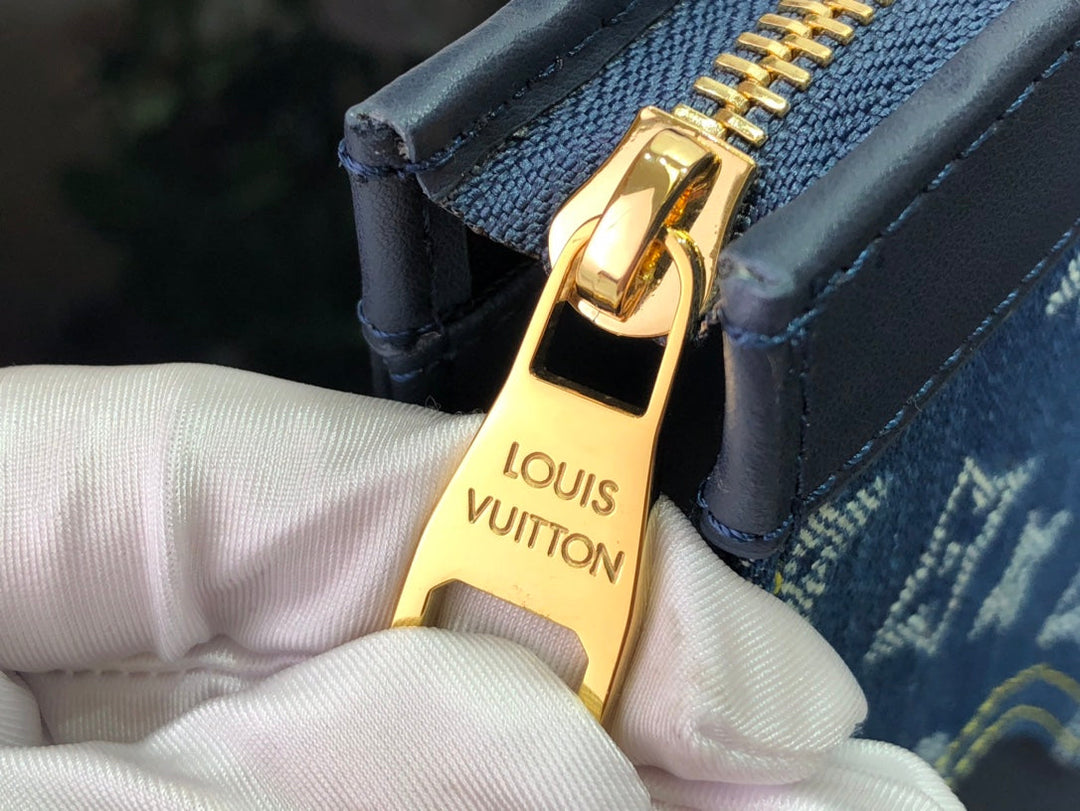 Louis Vuitton Pochette Voyage MM
