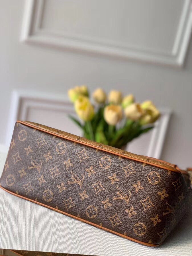 Louis Vuitton Dauphine MM Hobo Bag