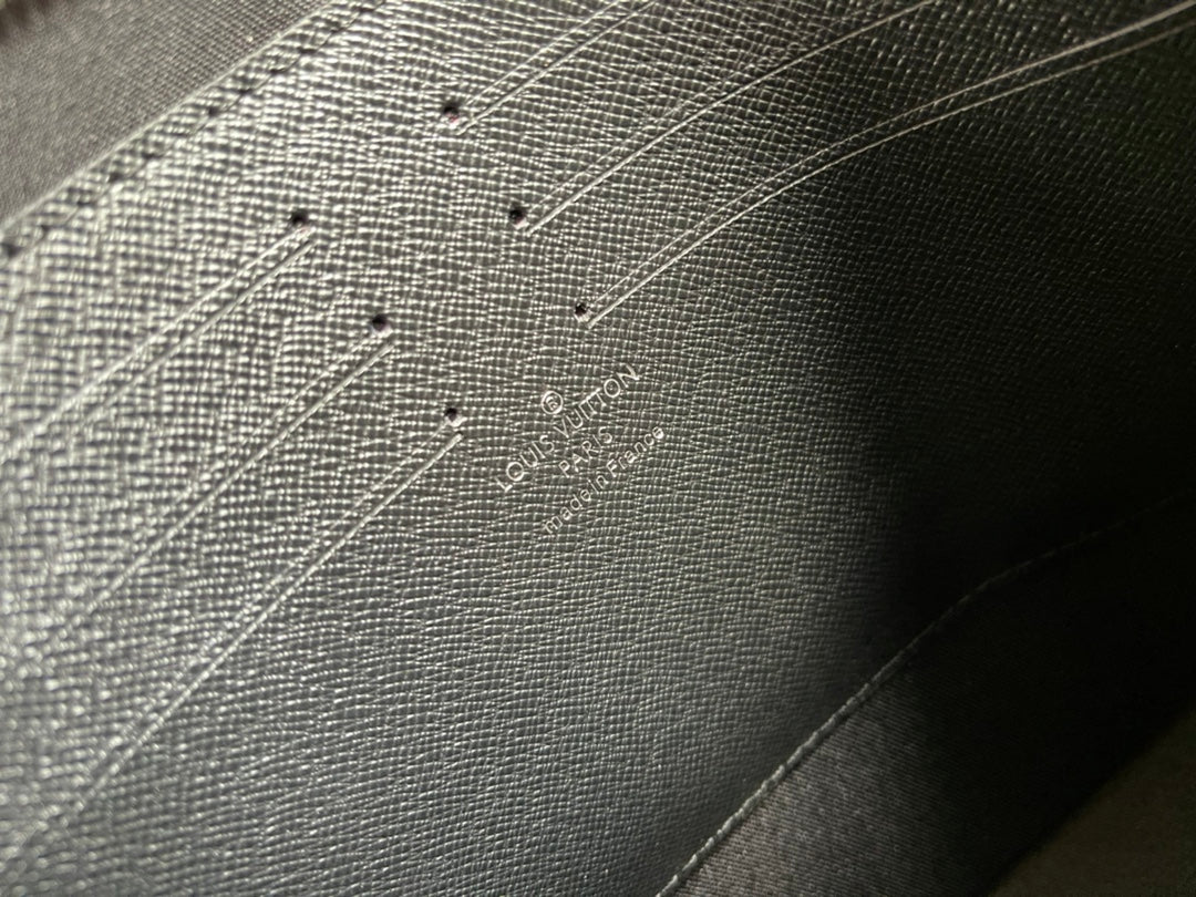 Louis Vuitton Pochette Voyage MM