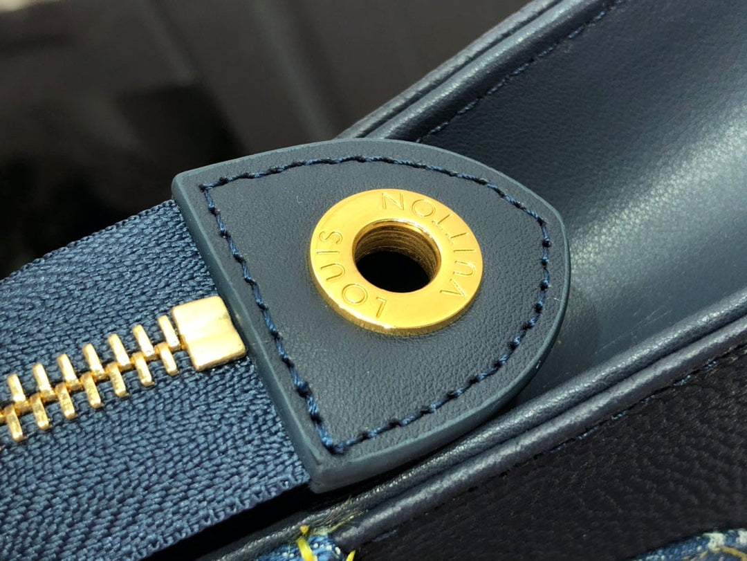 Louis Vuitton Pochette Voyage MM