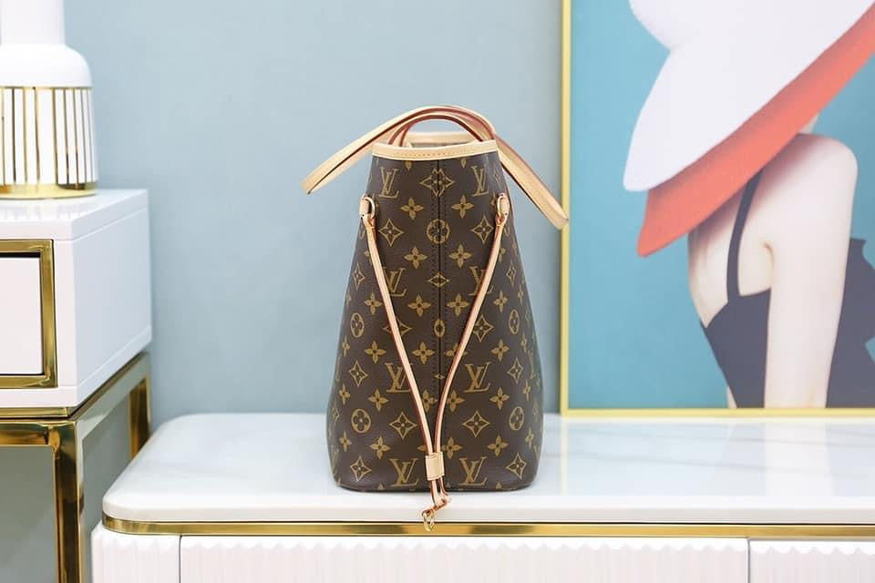 Louis Vuitton Neverfull MM Tote Bag