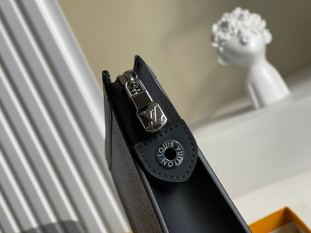 Louis Vuitton Pochette Voyage MM