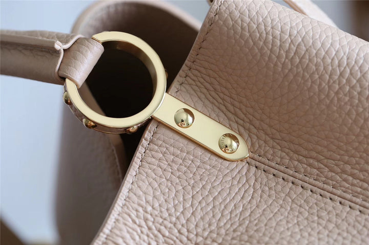 Louis Vuitton Capucines MM Bag