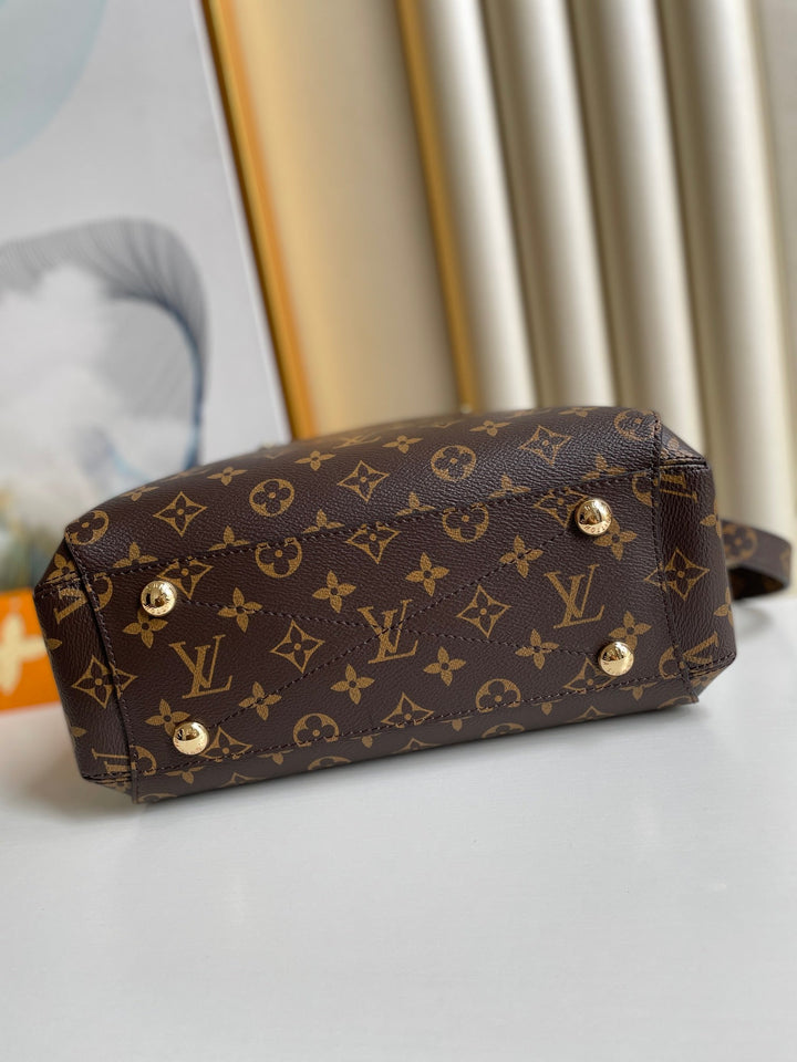 Louis Vuitton Montaigne BB Bag