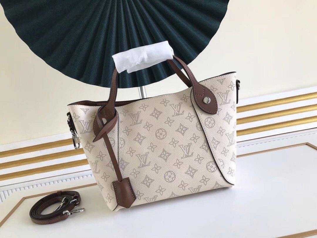 Louis Vuitton Hina PM Bag