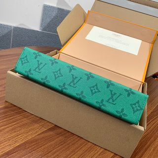 Louis Vuitton Pochette Voyage MM