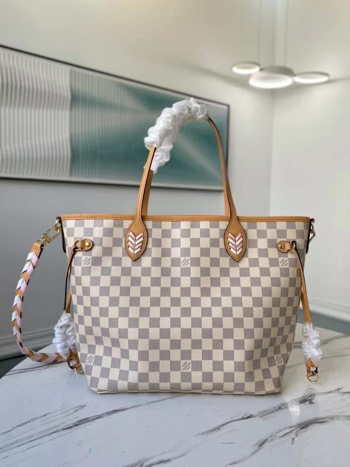 Louis Vuitton Neverfull MM Bag