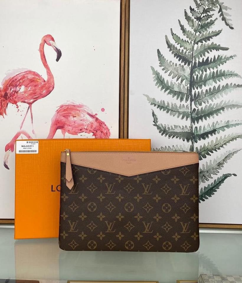 Louis Vuitton Daily Pouch