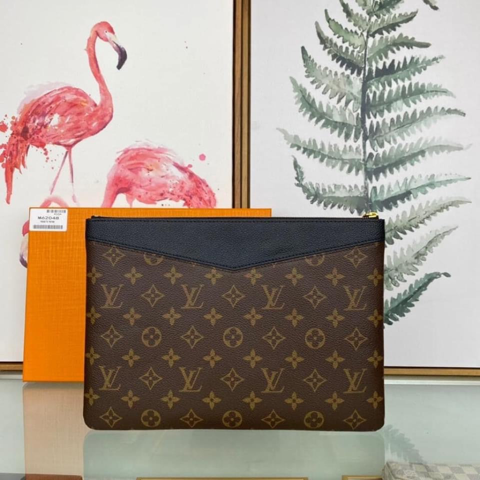Louis Vuitton Daily Pouch