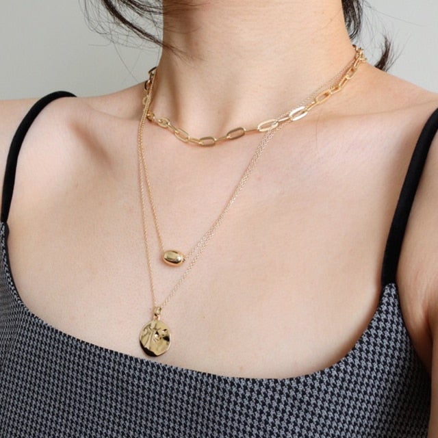2021 Vintage Multilayer Acrylic Butterfly Choker Necklace Fashion Women Letter Golden Chain Layered Necklace Jewelry Party Gift