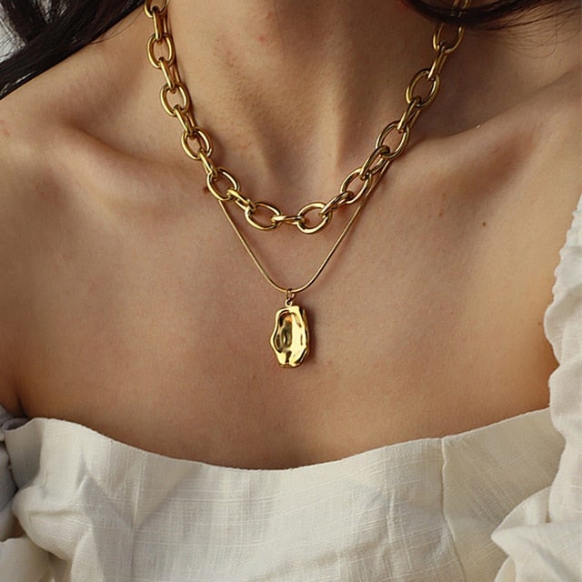 2021 Vintage Multilayer Acrylic Butterfly Choker Necklace Fashion Women Letter Golden Chain Layered Necklace Jewelry Party Gift