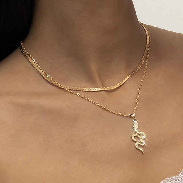2021 Vintage Multilayer Acrylic Butterfly Choker Necklace Fashion Women Letter Golden Chain Layered Necklace Jewelry Party Gift