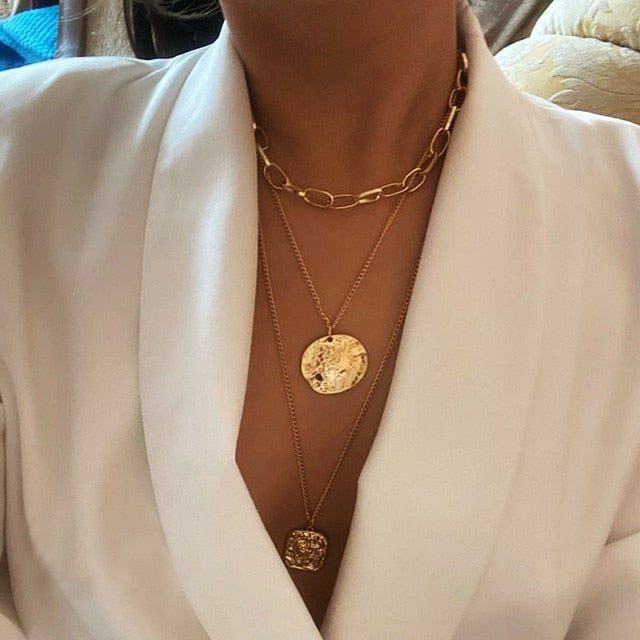 2021 Vintage Multilayer Acrylic Butterfly Choker Necklace Fashion Women Letter Golden Chain Layered Necklace Jewelry Party Gift